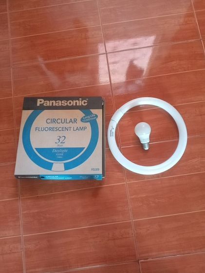 ขายหลอดไฟนีออน หลอดดวง ราคา 150 บาท