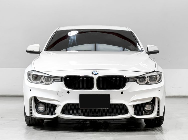 BMW Series 3 2018 320d Sedan ดีเซล เกียร์อัตโนมัติ ขาว รูปที่ 2