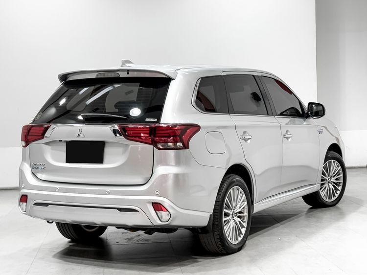 Mitsubishi Outlander 2021 Phev 2.4 GT Premium 4WD Utility-car ปลั๊กอินไฮบริด (PHEV) เกียร์อัตโนมัติ บรอนซ์เงิน รูปที่ 4