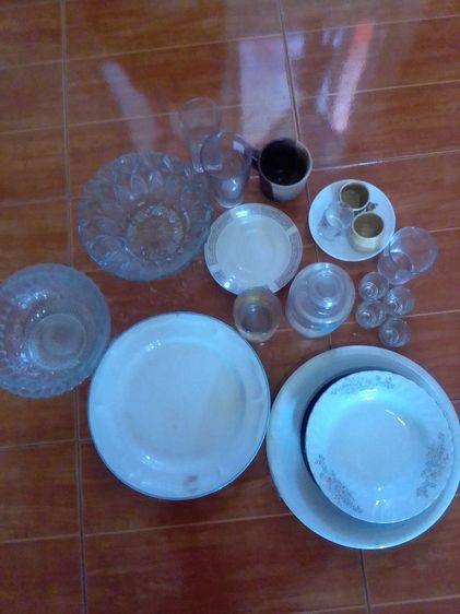 ขายจาน เครื่องแก้ว  จำนวน 25 ชุด ราคา 350 บาท