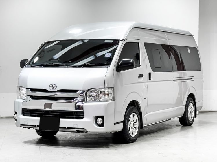 รถ Toyota Commuter 3.0 สี บรอนซ์เงิน