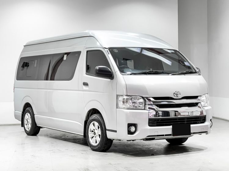 Toyota Commuter 2019 3.0 Van ดีเซล เกียร์อัตโนมัติ บรอนซ์เงิน รูปที่ 3
