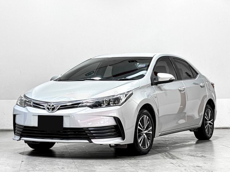 รถ Toyota Altis 1.8 E สี บรอนซ์เงิน