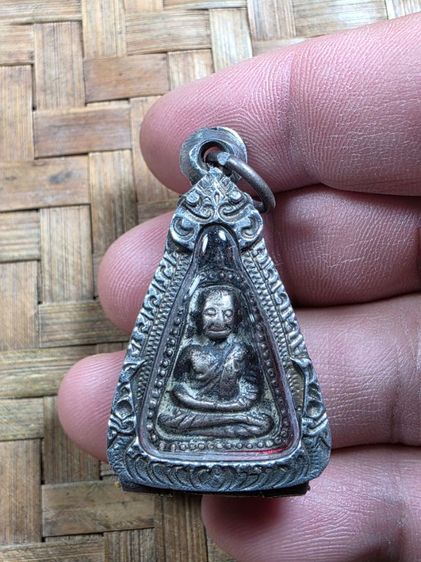 พระเหรียญจอบหลวงพ่อเงินวัดบางคลาน