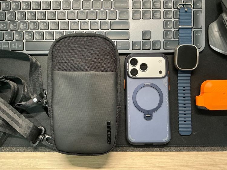 กระเป๋าสะพาย Incase A.R.C Neck Pouch