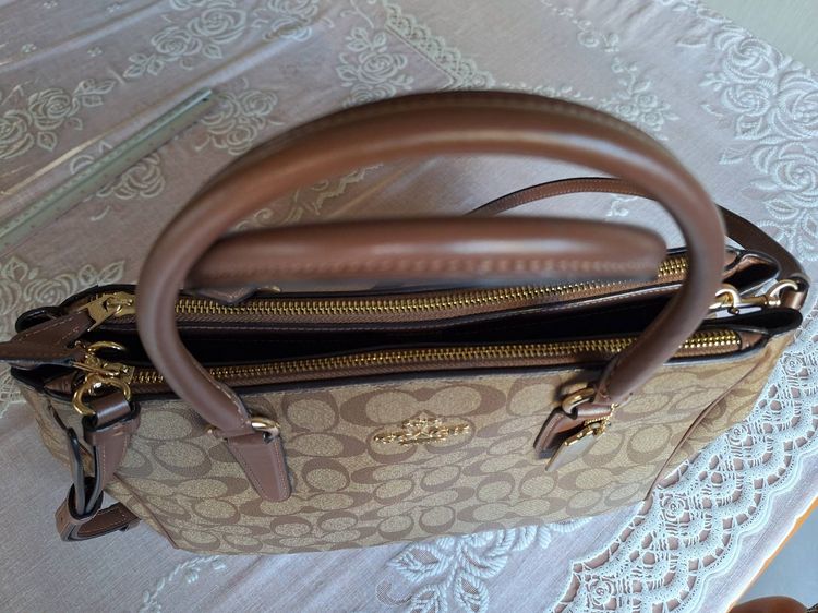 กระเป๋าสะพาย Coach จากช็อป USA รุ่น LARGE SURREY CARRYALL IN SIGNATURE CANVAS รูปที่ 6