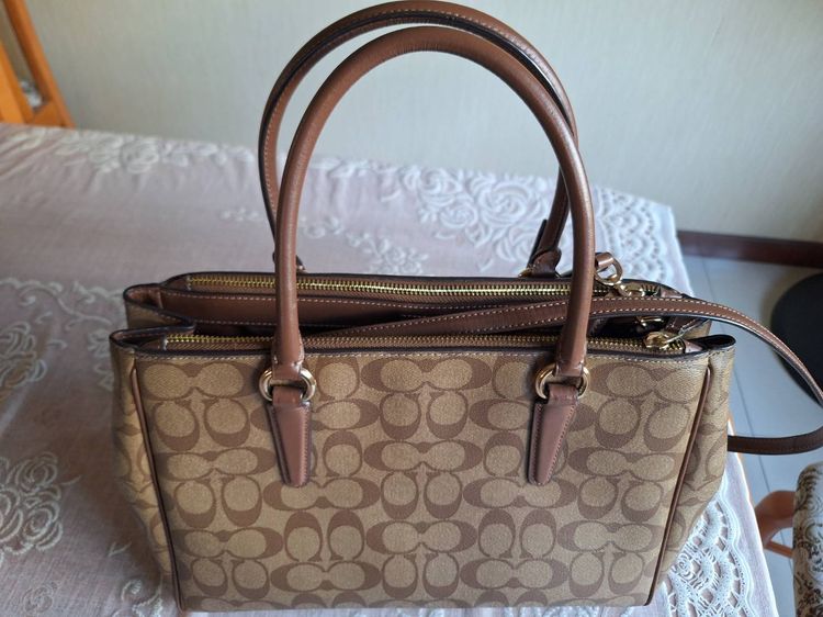 กระเป๋าสะพาย Coach จากช็อป USA รุ่น LARGE SURREY CARRYALL IN SIGNATURE CANVAS รูปที่ 2