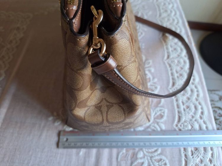 กระเป๋าสะพาย Coach จากช็อป USA รุ่น LARGE SURREY CARRYALL IN SIGNATURE CANVAS รูปที่ 8