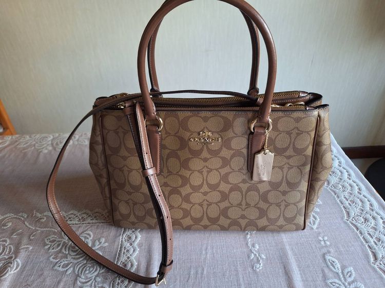 กระเป๋าสะพาย Coach จากช็อป USA รุ่น LARGE SURREY CARRYALL IN SIGNATURE CANVAS รูปที่ 3