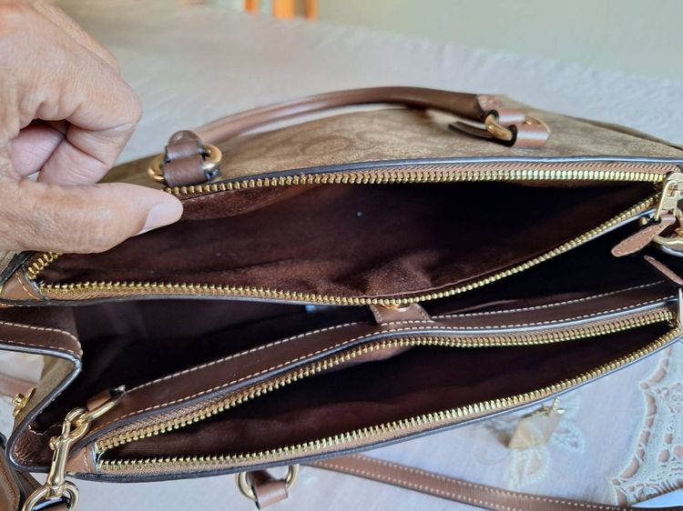 กระเป๋าสะพาย Coach จากช็อป USA รุ่น LARGE SURREY CARRYALL IN SIGNATURE CANVAS รูปที่ 13