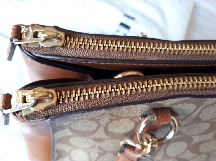 กระเป๋าถือ COACH  แท้จาก Outlet UK ใบใหญ่ Coated canvas ลาย Signature  รูปที่ 11
