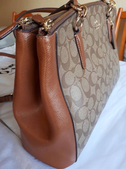 กระเป๋าถือ COACH  แท้จาก Outlet UK ใบใหญ่ Coated canvas ลาย Signature  รูปที่ 3