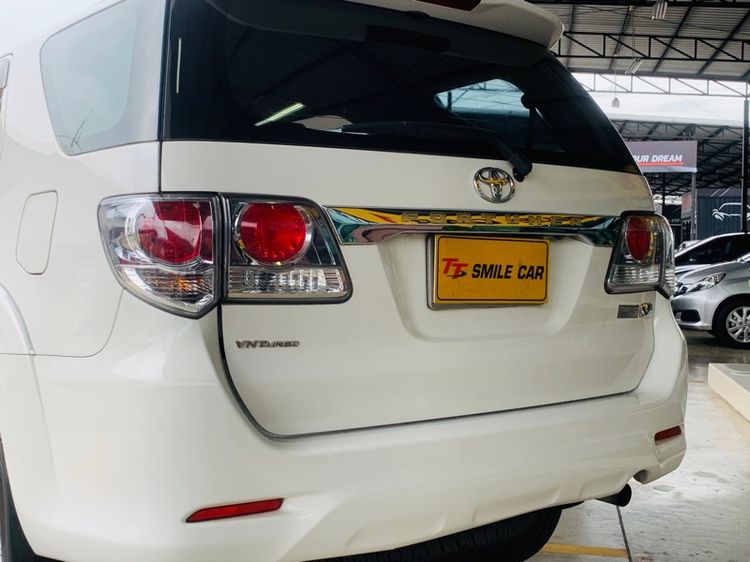 Toyota Fortuner 2014 2.5 V VNT 2WD Champ Midnight Shine Utility-car ดีเซล ไม่ติดแก๊ส เกียร์อัตโนมัติ ขาว รูปที่ 4