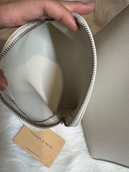 กระเป๋า  CHARLES and KEITH  รูปที่ 12