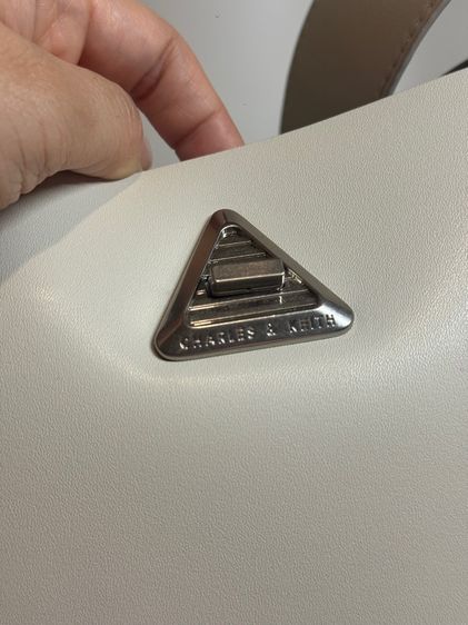 กระเป๋า  CHARLES and KEITH  รูปที่ 10