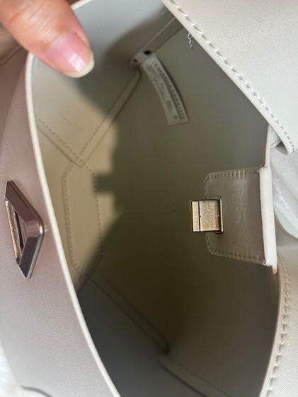 กระเป๋า  CHARLES and KEITH  รูปที่ 11