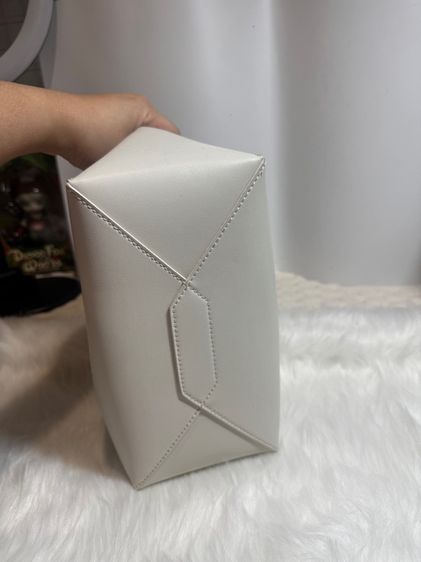 กระเป๋า  CHARLES and KEITH  รูปที่ 8