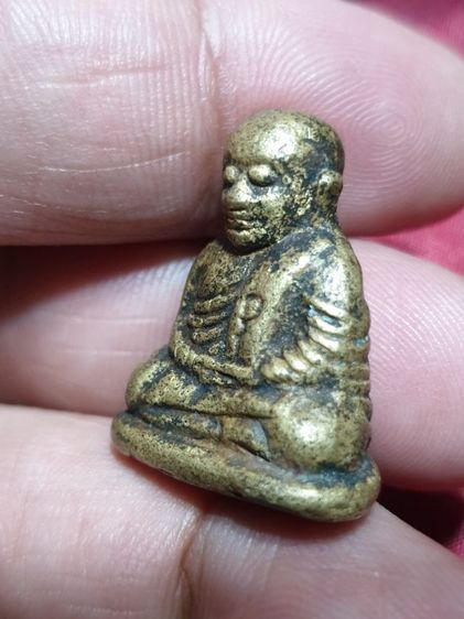 รูปหล่อหลวงพ่อเงิน รุ่นฟ้าคํารณ ปี 34 มวลสารเก่าจาก รุ่นปืนแตกปี 28 สภาพพระสวย ตอกโค๊ต แท้ดูง่าย รับประกันพระแท้ รูปที่ 8