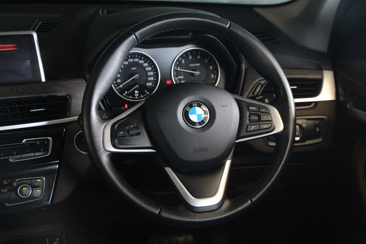 BMW X1 2018 1.5 sDrive18i xLine Utility-car เบนซิน ไม่ติดแก๊ส เกียร์อัตโนมัติ บรอนซ์เงิน รูปที่ 4