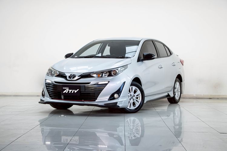 รถ Toyota Yaris ATIV 1.2 S สี เทา