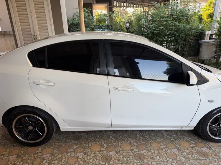 Mazda Mazda 2 2013 1.5 Elegance Groove Sedan เบนซิน ไม่ติดแก๊ส เกียร์ธรรมดา ขาว รูปที่ 3