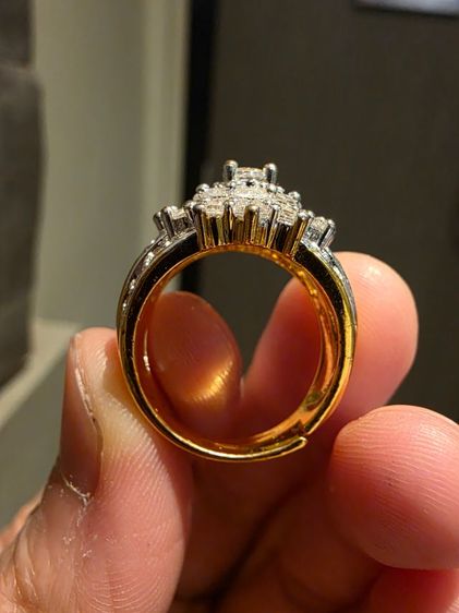 แหวนหัวเพชร สวย รุ่นเก่าเดิมๆ สวยหายาก พร้อมส่ง ของที่บ้าน ขายตามสภาพ พร้อมส่งครับ รูปที่ 4