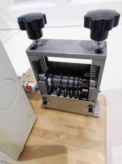 เครื่องปลอกสายไฟฟ้าแบบใช้ไฟฟ้า ทำงานอัตโนมัติ เพื่อใช้นำเอาทองแดงไปขาย รูปที่ 4