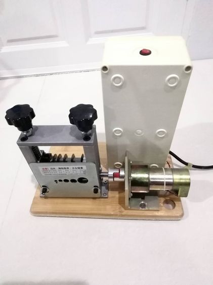 เครื่องปลอกสายไฟฟ้าแบบใช้ไฟฟ้า ทำงานอัตโนมัติ เพื่อใช้นำเอาทองแดงไปขาย