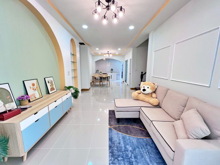 มีบางส่วน ทาวน์เฮาส์ 2 ชั้น ทำเลดี ซอยเลียบคลองสอง 27 ม.วรารักษ์ ซาฟารีเวิลด์ 20 ตารางวา 4 ห้องนอน 2 ห้องน้ำ รีโนเวทใหม่ พร้อมอยู่ แถมเฟอร์นิเจอร์  รูปที่ 4