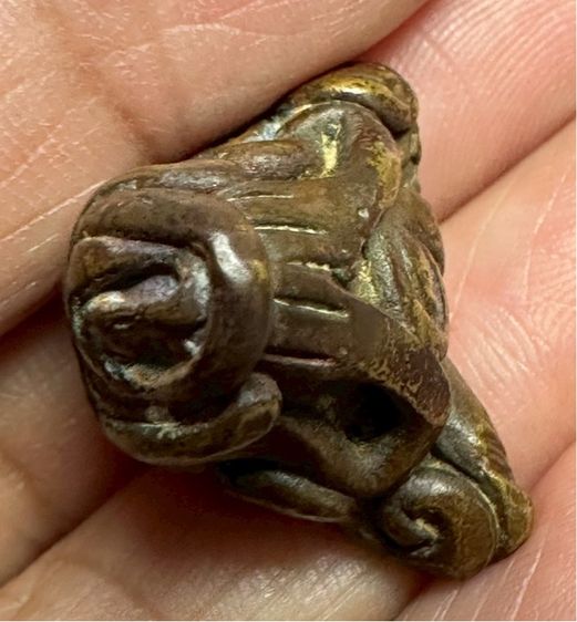 พระปิดตาหลวงพ่อทัพ วัดทองยันต์ยุ่งเนื้อสัมฤทธิแก่ทอง เก่า ผิวตามซอกมีคราบเบ้า  รูปที่ 5