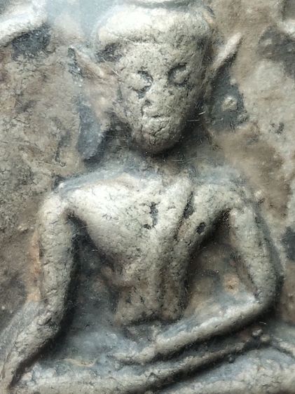 พระยอดขุนพลพะเยาเลี่ยมเงินแท้ยกซุ้มครับ รูปที่ 3