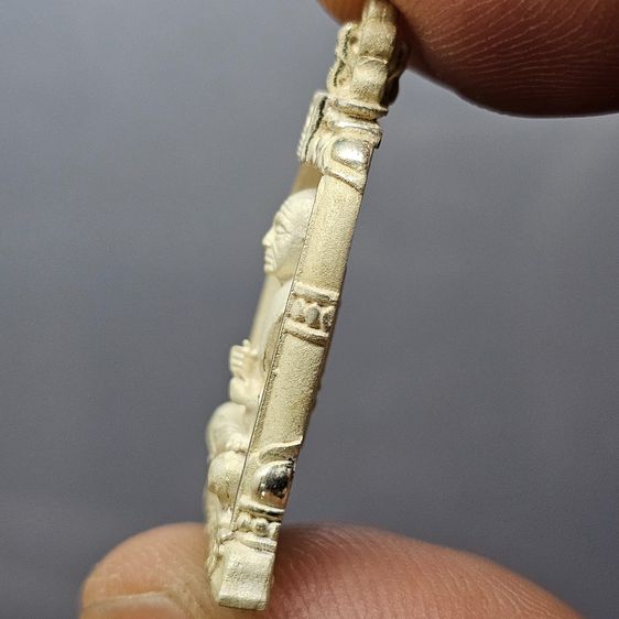 เหรียญหล่อทรงระฆัง สมเด็จพระพุฒาจารย์ (โต พรหมรังสี) “จักรพรรดิแห่งพระเครื่องเมืองสยาม” บรรจุมวลสารเก่า รุ่นใต้ร่มโพธิ์ทอง พ.ศ. 2549 รูปที่ 5