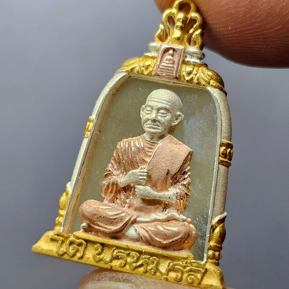 เหรียญหล่อทรงระฆัง สมเด็จพระพุฒาจารย์ (โต พรหมรังสี) เนื้อเงินสามกษัตริย์ “จักรพรรดิแห่งพระเครื่องเมืองสยาม” บรรจุมวลสารเก่า รุ่นใต้ร่มโพธิ์ รูปที่ 4