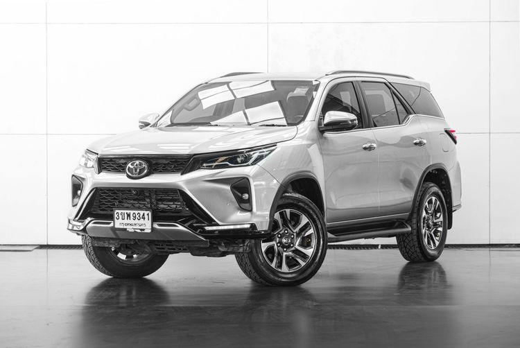 Toyota Fortuner 2022 2.4 Leader V 4WD Utility-car ดีเซล ไม่ติดแก๊ส เกียร์อัตโนมัติ เทา รูปที่ 2