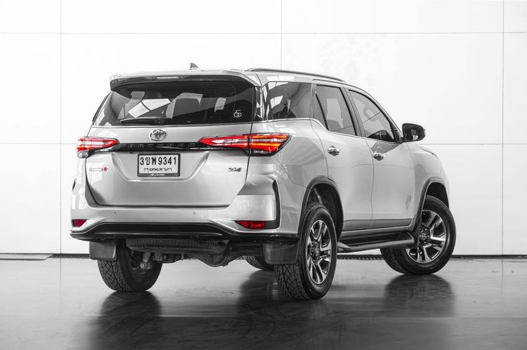 Toyota Fortuner 2022 2.4 Leader V 4WD Utility-car ดีเซล ไม่ติดแก๊ส เกียร์อัตโนมัติ เทา รูปที่ 4
