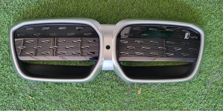 กระจังหน้า BMW ของแท้ จากศูนย์ 