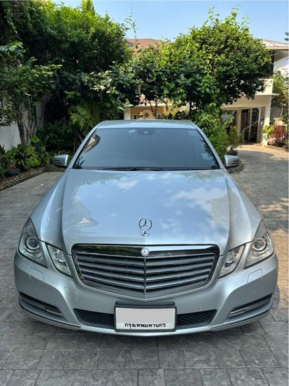รถ Mercedes-Benz E-Class E200 CGI สี บรอนซ์เงิน