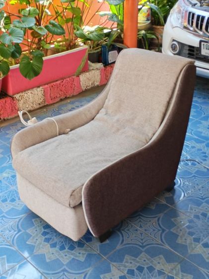 เก้าอี้นวดไฟฟ้า Panasonic EP-MS40 เครื่องนวดโซฟา ที่มีดีไซน์เหมือนโซฟาและรวมฟังก์ชันการนวดและที่พักเท้าและนวดน่องไว้ในเครื่องเดียว  รูปที่ 3