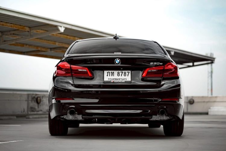BMW Series 5 2020 530e Sedan ปลั๊กอินไฮบริด (PHEV) ไม่ติดแก๊ส เกียร์อัตโนมัติ ดำ รูปที่ 4