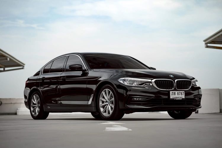 รถ BMW Series 5 530e สี ดำ