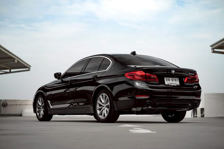 BMW Series 5 2020 530e Sedan ปลั๊กอินไฮบริด (PHEV) ไม่ติดแก๊ส เกียร์อัตโนมัติ ดำ รูปที่ 3