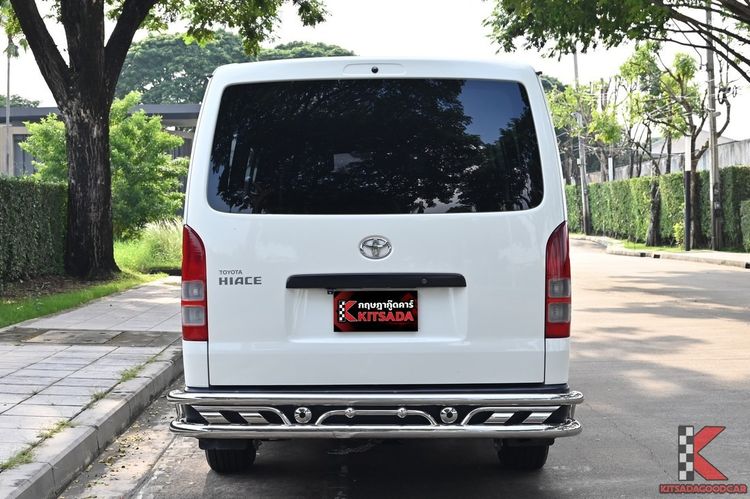 Toyota Hiace 2015 3.0 D4D Van ดีเซล ไม่ติดแก๊ส เกียร์ธรรมดา ขาว รูปที่ 4