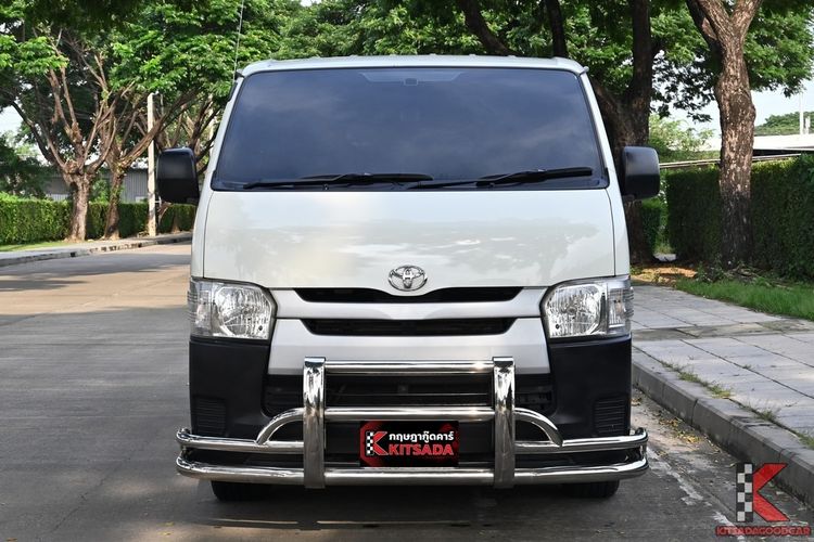 Toyota Hiace 2015 3.0 D4D Van ดีเซล ไม่ติดแก๊ส เกียร์ธรรมดา ขาว รูปที่ 2