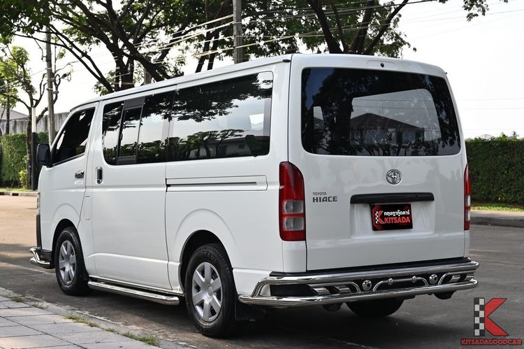 Toyota Hiace 2015 3.0 D4D Van ดีเซล ไม่ติดแก๊ส เกียร์ธรรมดา ขาว รูปที่ 3