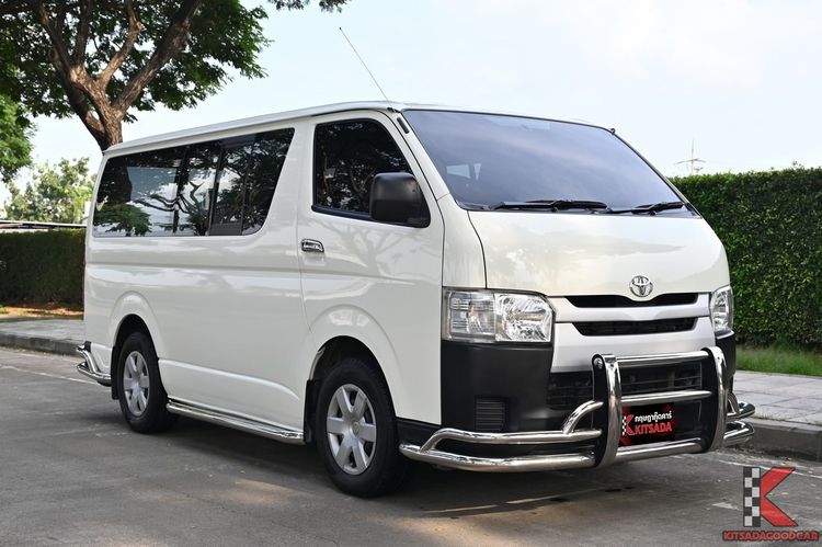 Toyota Hiace 2015 3.0 D4D Van ดีเซล ไม่ติดแก๊ส เกียร์ธรรมดา ขาว