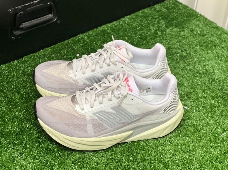 New Balance FuelCell Rebel v5 รองเท้าวิ่งผู้ชาย เบอร์ 9.5 US, 9 UK รูปที่ 4