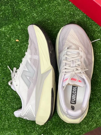 New Balance FuelCell Rebel v5 รองเท้าวิ่งผู้ชาย เบอร์ 9.5 US, 9 UK รูปที่ 12