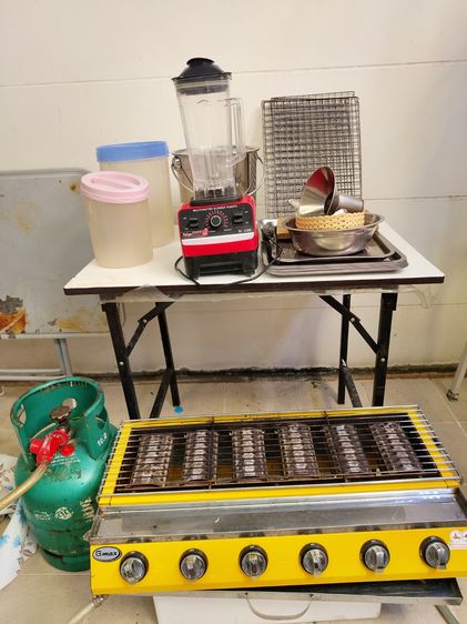 เตาย่างแก๊ส 6 หัวพร้อมเตาแก๊สและอุปกรณ์ย่าง พร้อมโต๊ะ ถาดเครื่องปั่น