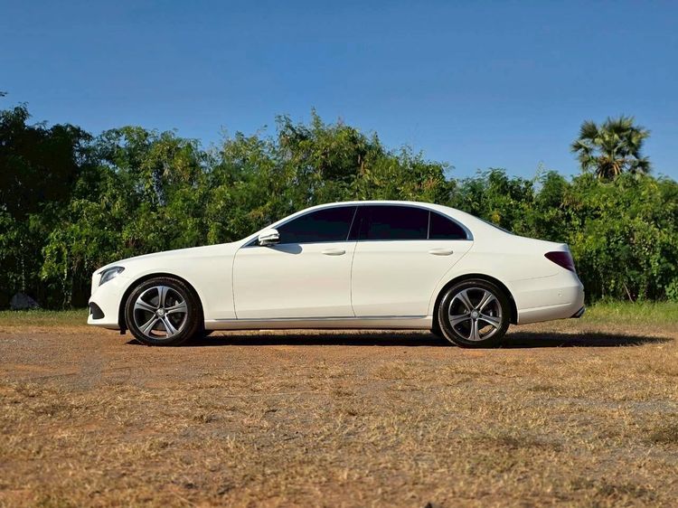 Mercedes-Benz E-Class 2017 E220 Sedan ดีเซล ไม่ติดแก๊ส เกียร์อัตโนมัติ ขาว รูปที่ 3