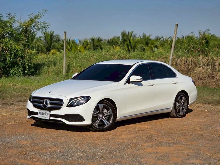 รถ Mercedes-Benz E-Class E220 สี ขาว